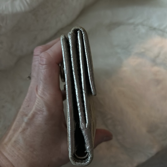 GUCCI Flap/Snap wallet GG Canvas leather trim authentic snap are tight - Picture 11 of 12